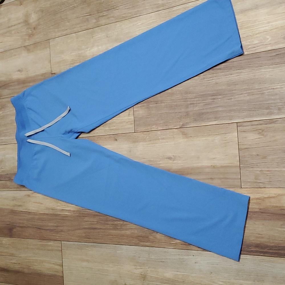 Figs Livingston yoga scrub pant (Small)